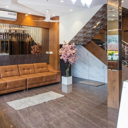 Hotel Hometown Near Us Embassy Bkc Mumbai Ngoại thất bức ảnh