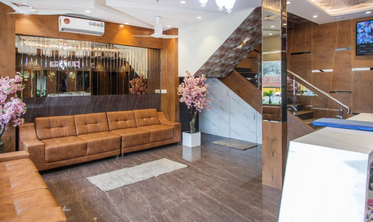 Hotel Hometown Near Us Embassy Bkc Mumbai Ngoại thất bức ảnh